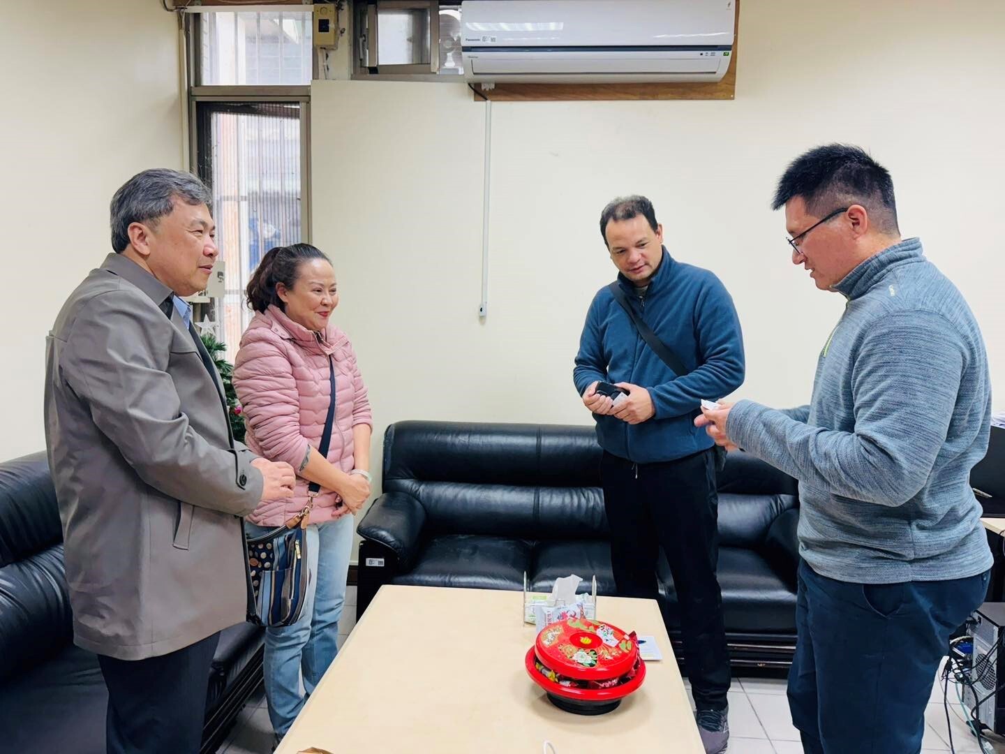 拜會南澳鄉公所商討地方創生工作小站設立及原民中草藥開發議題 活動照片