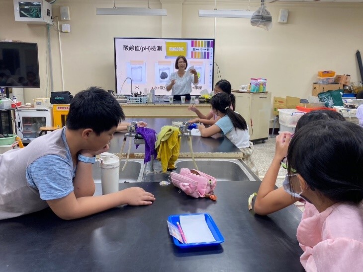 羅東國小暑期科學營X教學實踐研究計畫東區跨校教師社群 炭治郎的淨零小學堂–炭化稻殼體驗工作坊 活動照片