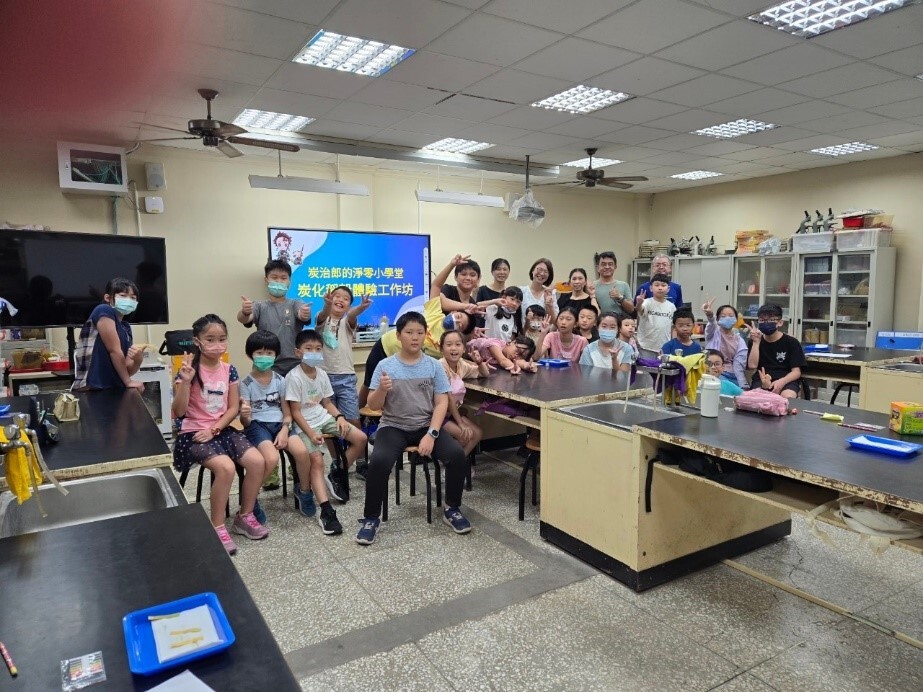 羅東國小暑期科學營X教學實踐研究計畫東區跨校教師社群 炭治郎的淨零小學堂–炭化稻殼體驗工作坊 活動照片