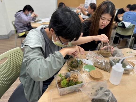 綠色營造與美學課程DIY微型景觀苔蘚生態瓶 活動照片
